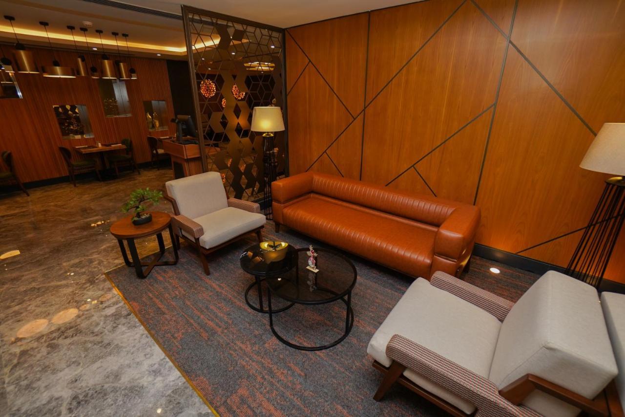 The Grand Lux Hotel Doha Exterior foto The interior of the hotel