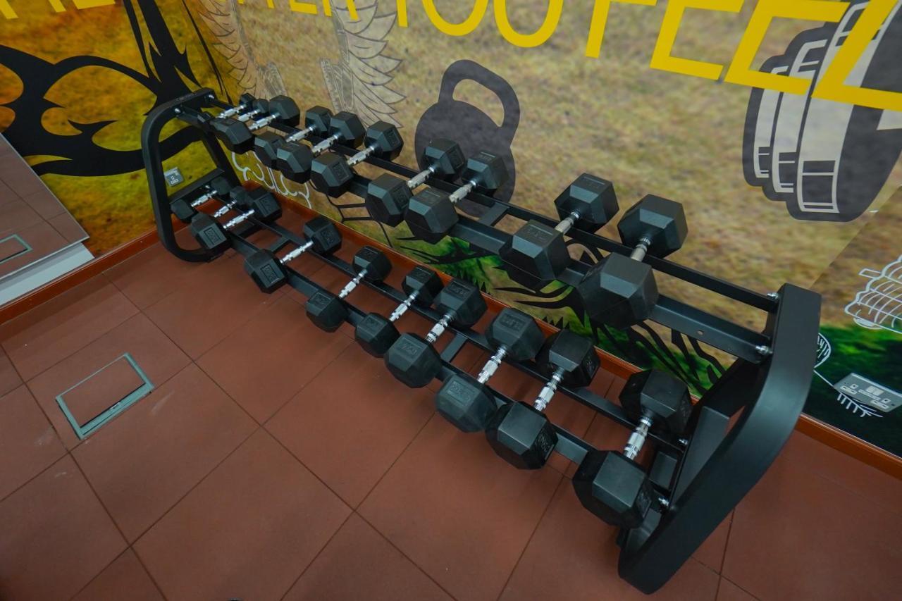 The Grand Lux Hotel Doha Exterior foto Dumbbell rack