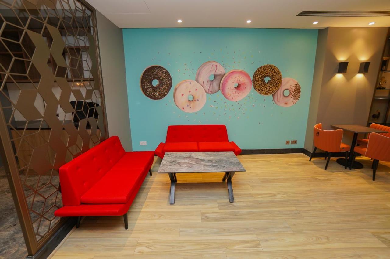 The Grand Lux Hotel Doha Exterior foto The interior of a Dunkin' Donuts in Paris, France